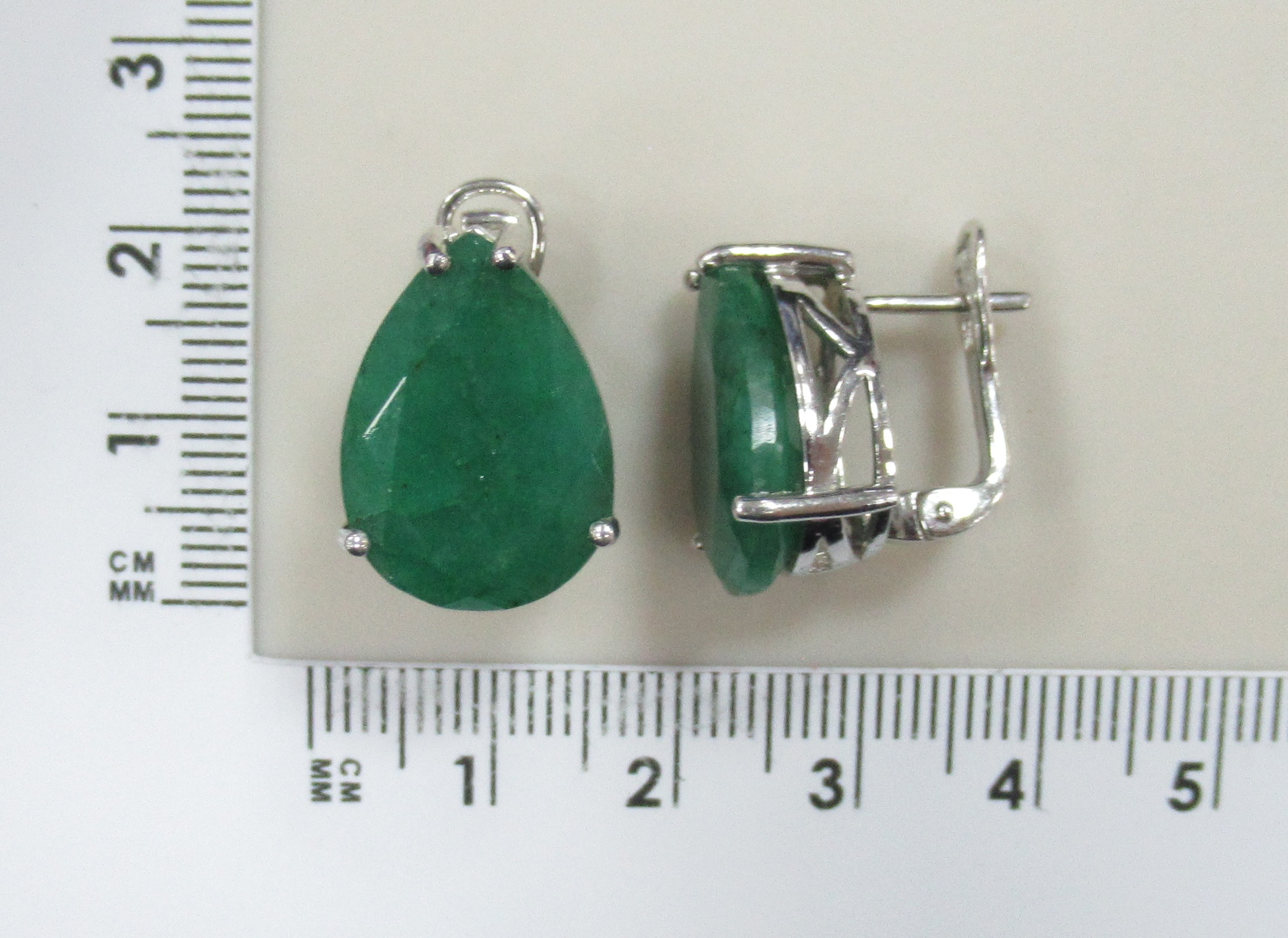 Серебряные серьги с бериллами